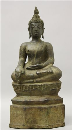 Antica scultura in bronzo patinato raff. ''BUDDHA THAI''. Mis. Alt. cm. 29 ca.