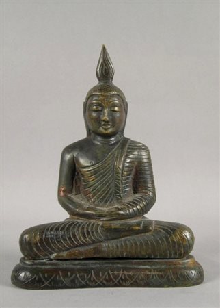 Scultura in bronzo raff. ''BUDDHA''. Ceylon. XIX secolo. Mis. Lung. cm. 15...