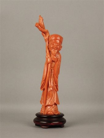 Scultura in corallo rosso raff. ''SANTONE CON BASTONE E PAPPAGALLO'', gr. 220...