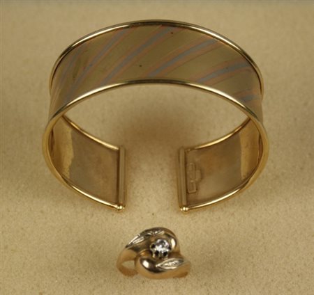 Due gioielli di cui un bracciale e un anello in oro giallo, gr. 35 ca. XX...