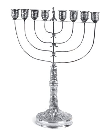 MENORAH OTTO LUCI IN ARGENTO Germania XIX Sec. finemente sbalzato ed inciso a...