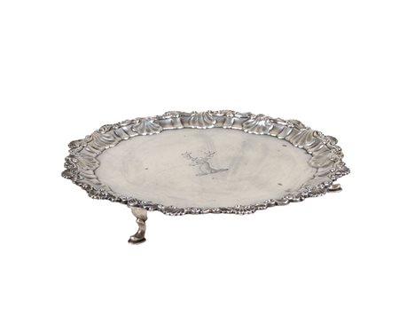 PICCOLO SALVER IN ARGENTO Londra, Giorgio III, 1761 orafo Ebenezer Coker,...