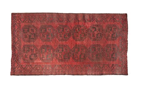 TAPPETO BUKARA Afghanistan, XX Sec. su fondo rosso, usure e difetti 215x117 cm.