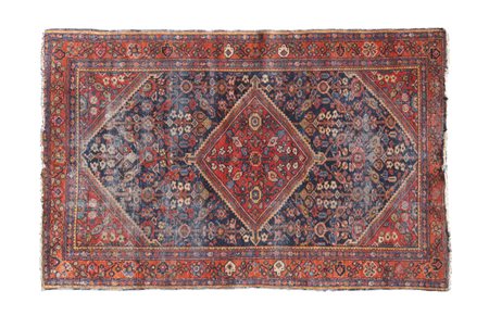 TAPPETO MALAYER Persia, XX Sec. decorato con elementi vegetali stilizzati su...