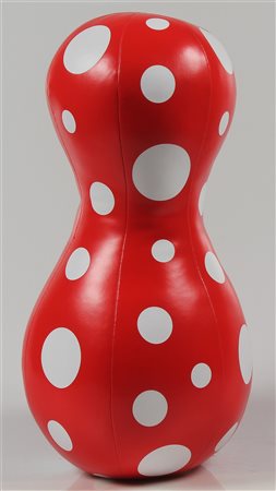 KUSAMA YAYOI (n. 1929) Ballon red. 2004. Skai. Cm 25,00 x 50,00 x 25,00....