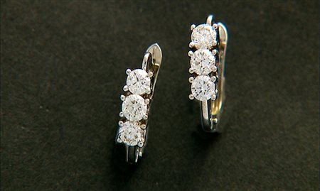 ORECCHINI COPPIA DI ORECCHINI. In oro bianco 18 kt perno e clip con tre...