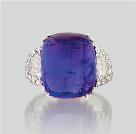 ANELLO ANELLO. In oro bianco 18 kt centrato da tanzanite taglio cuscino di...