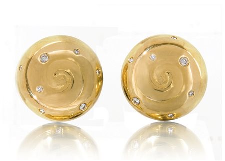 ASPREY COPPIA DI ORECCHINI DI ASPREY. In oro giallo 18 kt a clip, montatura a...