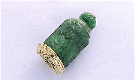 GIOIELLI VARI SNUFF BOTTLE. In berillo varietà smeraldo inciso a motivi...