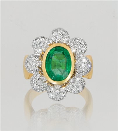 ANELLO ANELLO. In oro giallo e bianco 18 kt sommità a fiore con al centro...