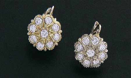 ORECCHINI COPPIA DI ORECCHINI. In oro bianco 18 kt perno e clip a fiore con...