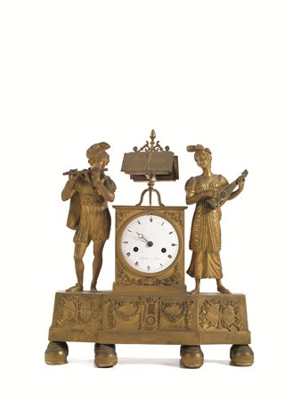 OROLOGIO DA TAVOLO, PARIGI, METÀ SECOLO XIX in bronzo dorato, cassa...