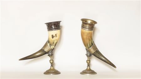 COPPIA DI CORNI RILEGATI IN METALLO ARGENTATO PAIR OF HORNS