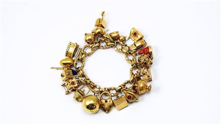 BRACCIALE CHARMS IN ORO GIALLO con ventuno pendenti, la maggior parte dei...