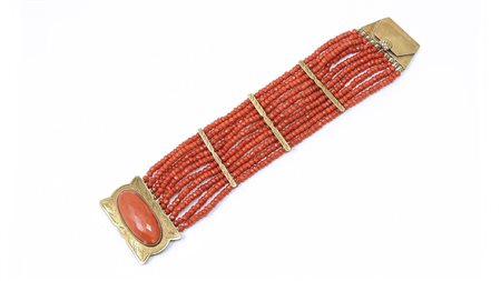 ANTICO BRACCIALE IN ORO ROSSO E CORALLO ROSSO realizzato a nove fili di...