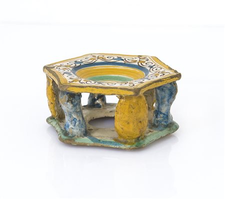 CERAMICA SALIERA IN MAIOLICA, XVII-XVIII SECOLO, esagonale con pilastrini,...