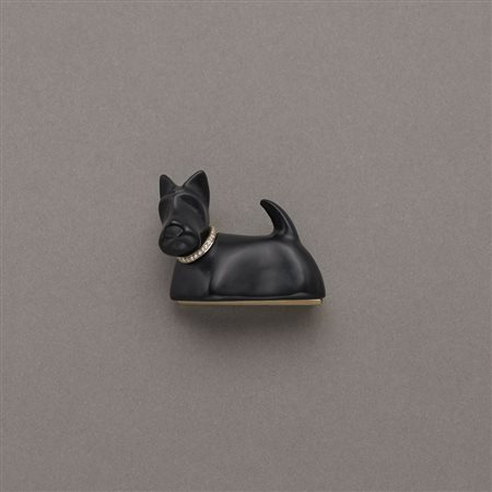 Spilla in oro giallo a forma di Scottish Terrier in onice opaco con collare...