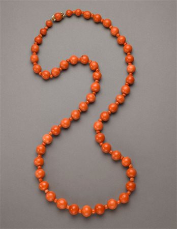 Collana lunga 77cm in corallo arancio mediterraneo con boules alternate...