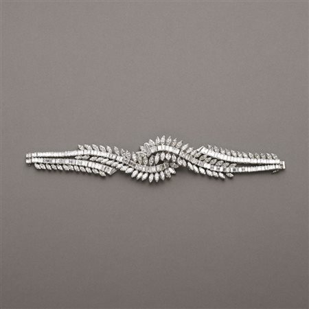 Straordinario bracciale in platino con diamanti tapered/baguette di alta...