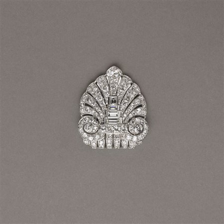 Splendida Broche del 1910/20 circa, in oro bianco con diamanti rotondi taglio...