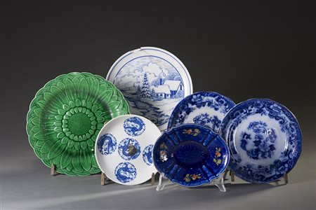 Lotto composto da sei piattini in maiolica di diverse misure, epoche e decori...