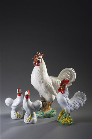 Manifatture diverse Lotto di quattro statuette in porcellana e ceramica...