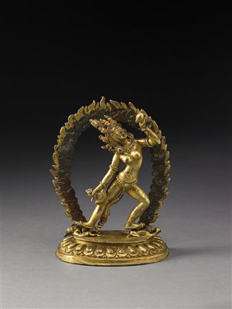 Statua in bronzo dorato raffigurante la Sarvabuddha Yogini, figura...