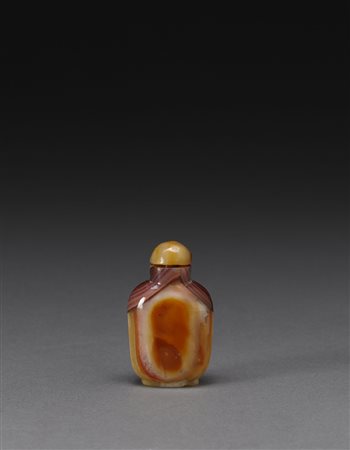 Snuff bottle in corniola (alcuni difetti) Cina, XIX/XX secolo A carnelian...