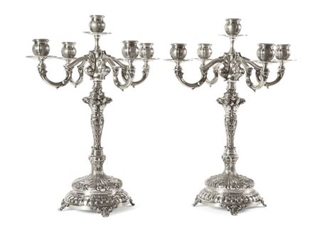 COPPIA DI CANDELABRI IN ARGENTO H. cm 52 Peso gr 5830 ca punzoni non...