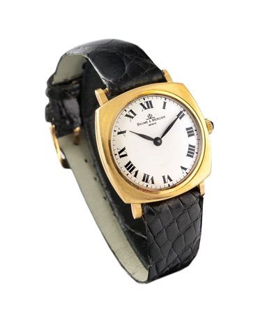 BAUME & MERCIER Solo tempo, anni '90 26x26 Cassa a cuscino, in oro, in due...