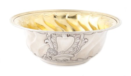 GUSTAVE ODIOT Francia, 1865-1894 bowl in argento sbalzata a motivo di volute,...