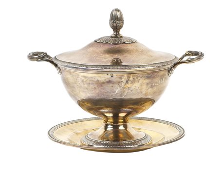 TAZZA DA PUERPERA IN ARGENTO VERMEIL CON PIATTINO Francia, Parigi 1817-1818,...