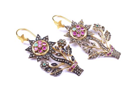 ORECCHINI PENDENTI A MOTIVO FLOREALE anni 50/60 in argento e oro con rose di...