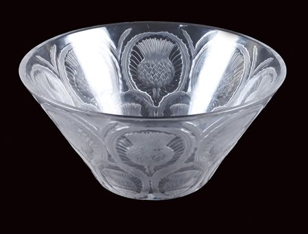 LALIQUE, BOWL IN CRISTALLO Francia, XX Sec. decorata a motivi di ananas,...