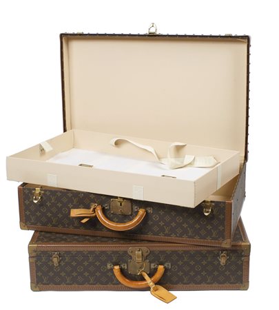 LOUIS VUITTON, COPPIA DI VALIGIE VINTAGE modello Alzer 75 tela monogram con...