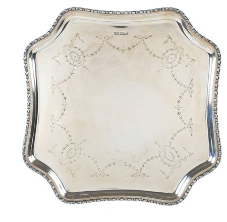 SALVER IN ARGENTO città di Sheffield, 1909 profilo sagomato e godronato,...