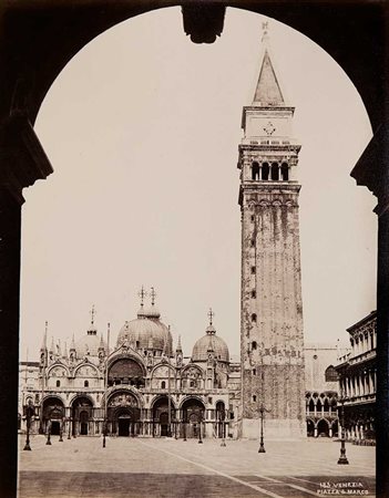 Italia Album fotografico della fine dell’ottocento, (1870 - 80 c.ca), mm. 285...