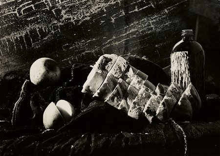 Mario Giacomelli (1925-2000) Natura morta con pane, 1957 Stampa vintage alla...