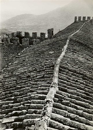 Enzo Sellerio (b. 1924) Castello, ca. 1950 Stampa vintage alla gelatina sali...