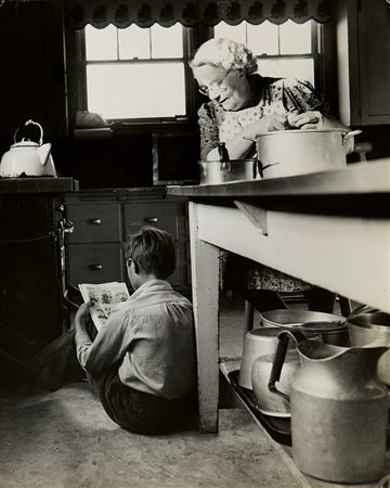 Ralph Crane (1913-1988) Grandmother, ca. 1950 Stampa vintage alla gelatina...