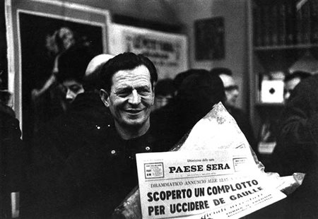 Mario Dondero (b. 1928) Giornalaio, Roma, 1964 Stampa vintage alla gelatina...