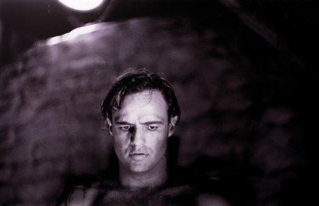 Sam Shaw (1911-1999) Marlon Brando “Fronte del porto”, 1954 Stampa...