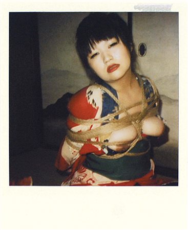 ARAKI NOBUYOSHI Tokyo 1940 Bondage polaroid 11x9 cm firma al retro