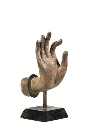 SCULTURA ORIENTALE, SEC. XVIII in bronzo, raffigurante Mano di Buddha in un...