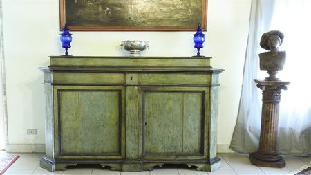 CREDENZA IN LEGNO LACCATO VERDE ACQUA XVIII secolo angoli scantonati, nella...