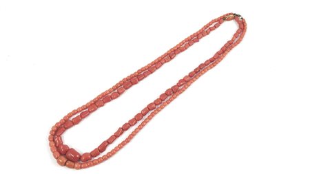 DUE FILI DI CORALLO BURATTATO gr 74,7 TWO TUMBLED CORAL STRANDS