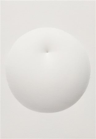 AGOSTINO BONALUMI 1935 - 2013 Bianco, 1968 Tela estroflessa e tempera...