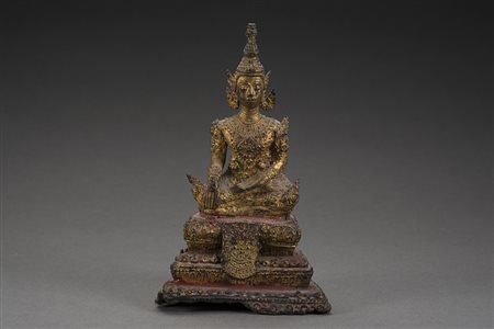 Divinità buddhista seduto in bronzo dorato (mancanze) Tailandia, sec. XIX (h...