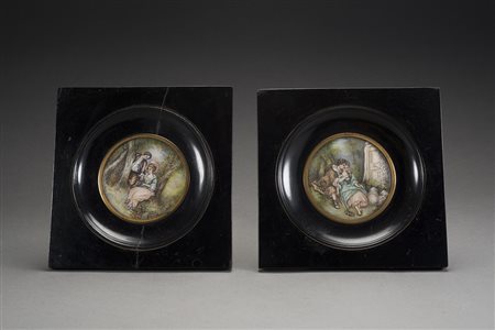 Lotto composto da due miniature del sec. XX raffiguranti scene galanti in...