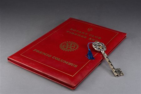 Lotto composto da un premio Rotari Club a forma di chiave in argento (gr 110)...